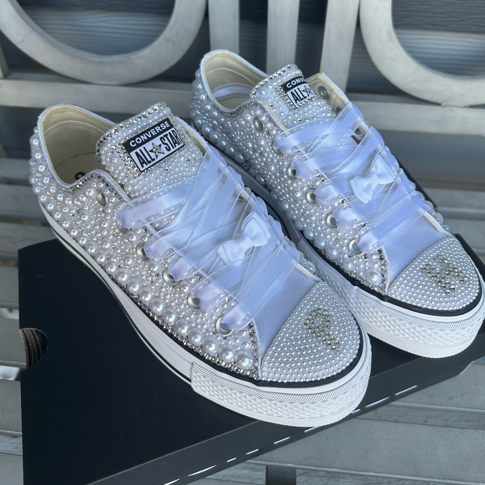 Customize converse 🤍 - Picture 2 of 4
